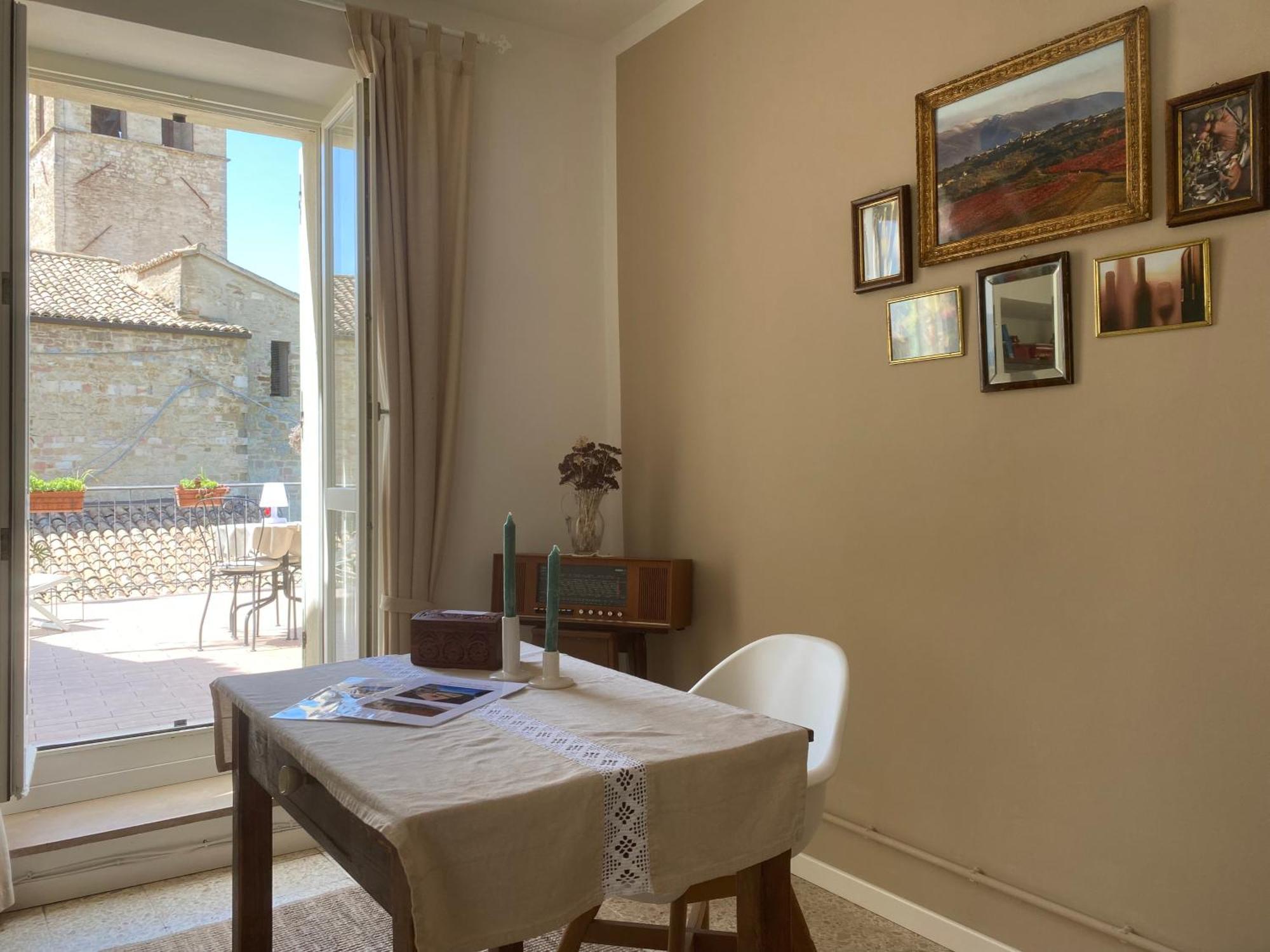App. Con Terrazza Panoramica In Centro-Montefalco Exterior foto