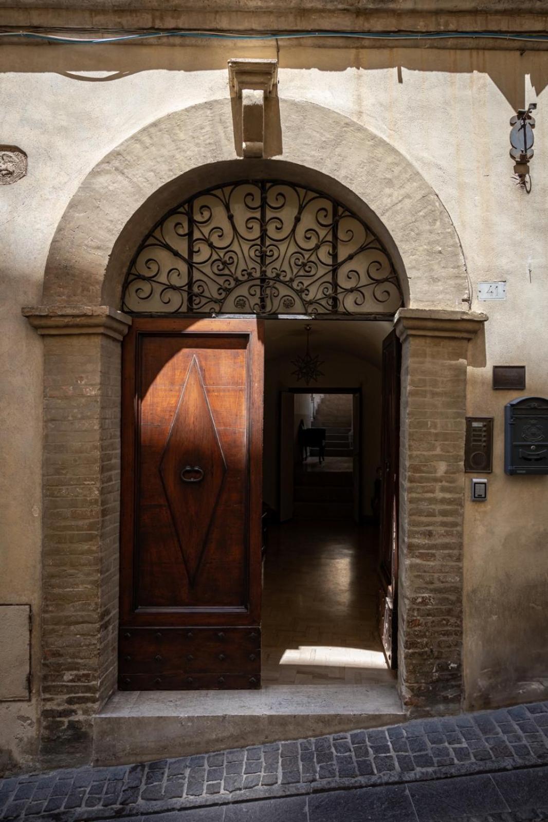 App. Con Terrazza Panoramica In Centro-Montefalco Exterior foto